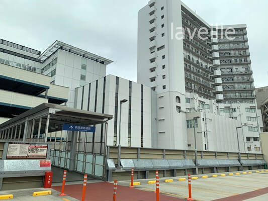 藤田医科大学病院第2駐車場から第1駐車場への連絡通路